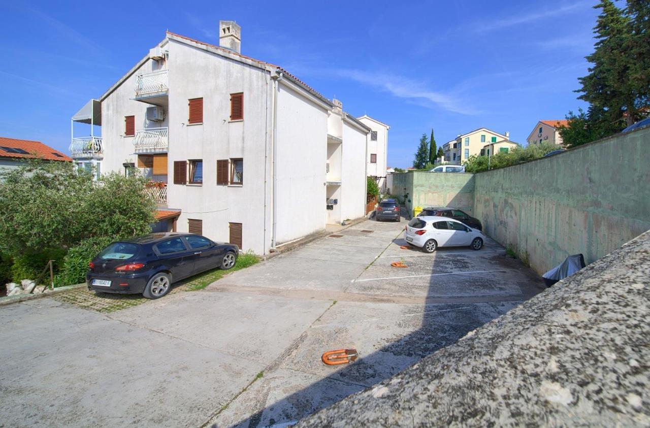 Appartment Mia Крк Екстер'єр фото