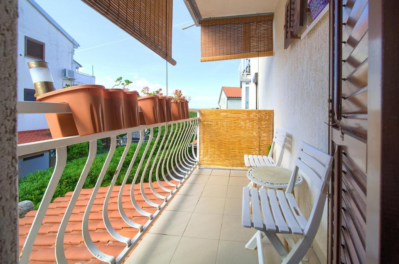 Appartment Mia Крк Екстер'єр фото